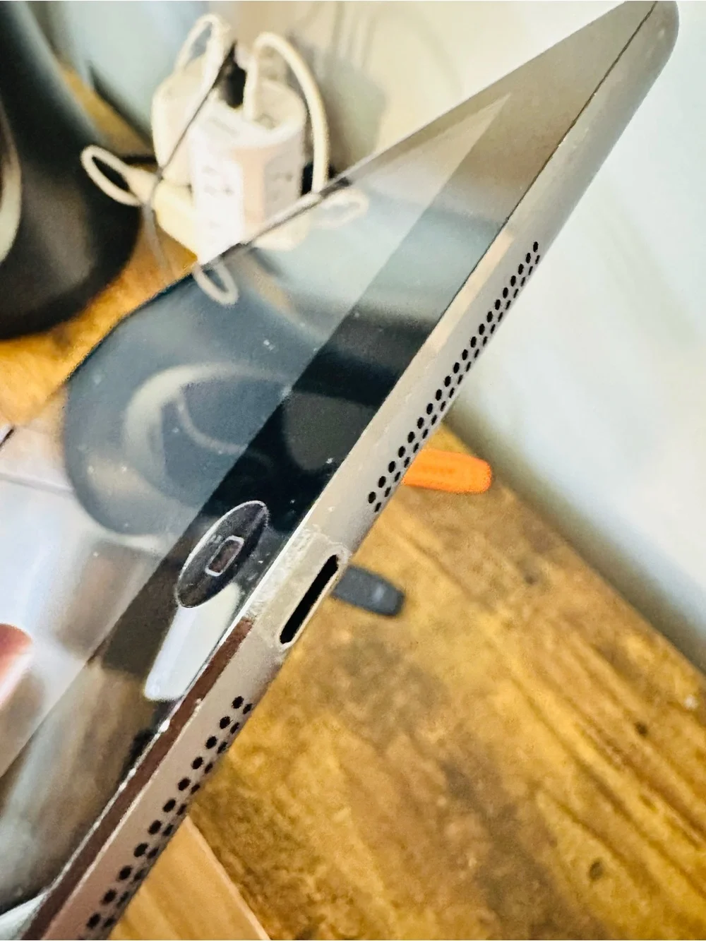 📱 iPad Air Wi-Fi + Cellular – 16GB – Excellent Condition